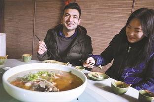 吃瓜品茶听戏,吃瓜品茶听戏，尽享人间烟火气