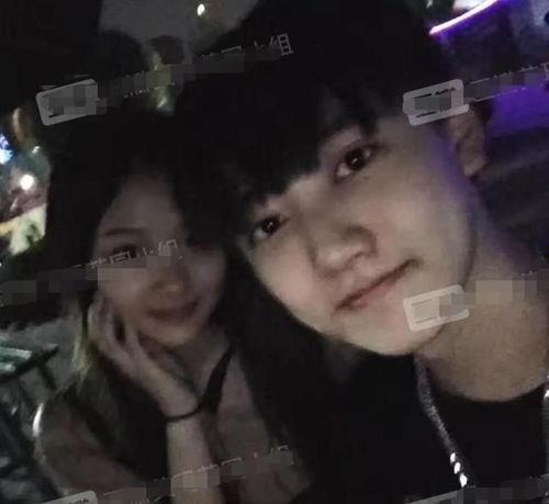 吃瓜碰见女友,甜蜜瞬间曝光