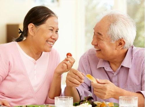 吃瓜老人照片,岁月静好，笑看风云