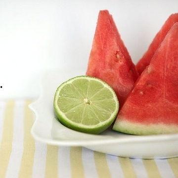 夏季吃瓜头像女,女生们的夏日吃瓜头像风采