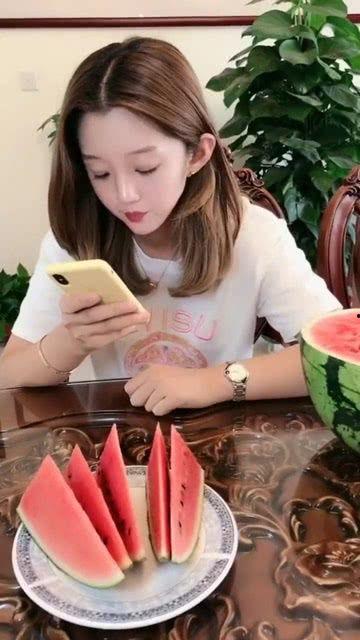 安琪吃瓜跑男,一场爆笑校园奇遇记