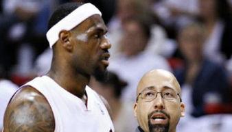 詹姆斯被拍到吃瓜,揭秘NBA巨星的生活瞬间