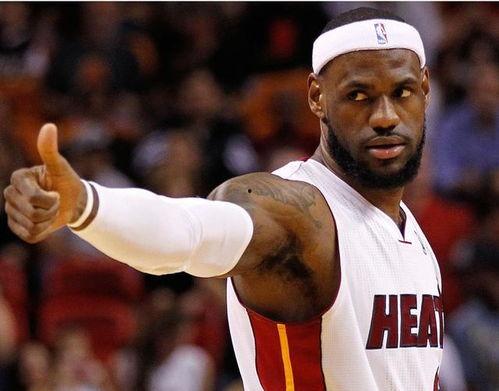 詹姆斯被拍到吃瓜,揭秘NBA巨星的生活瞬间