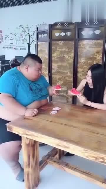 吃瓜胖女,揭秘网络热议背后的故事