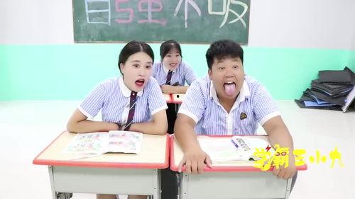 教室比赛吃瓜,瓜果飘香，欢乐吃瓜大赛