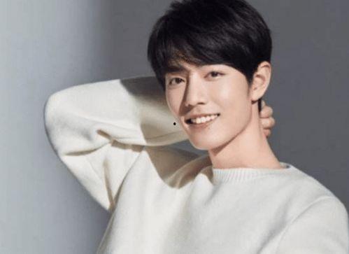 李沁吃瓜肖战王一博,揭秘肖战王一博背后的故事