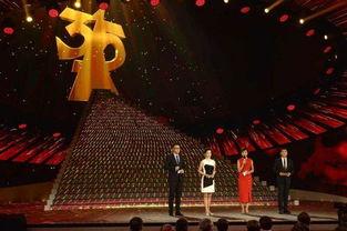 315晚会群众吃瓜,群众吃瓜现场直击，揭秘消费陷阱与维权真相