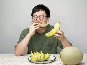 和同事吃瓜,与同事共享的吃瓜时光