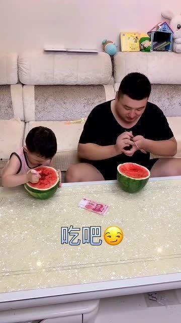 我带着老爸吃瓜,共享吃瓜时光
