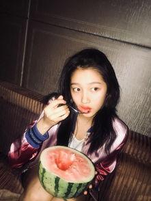 林楠学姐吃瓜图片,网络热议不断！