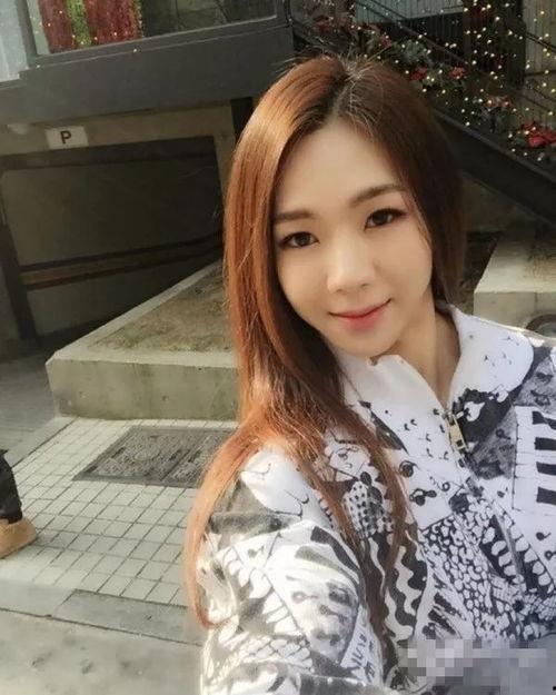 金刚芭比吃瓜,健身达人演绎另类美食风潮