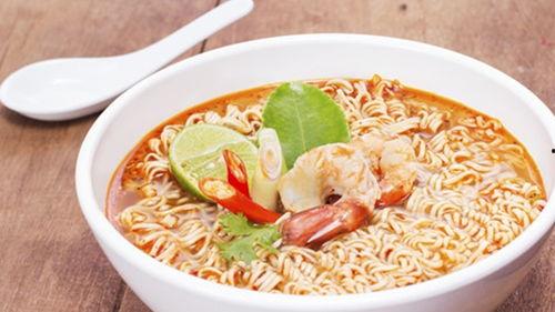 瓜娃子吃泡面视频,趣味视频带你领略泡面新吃法