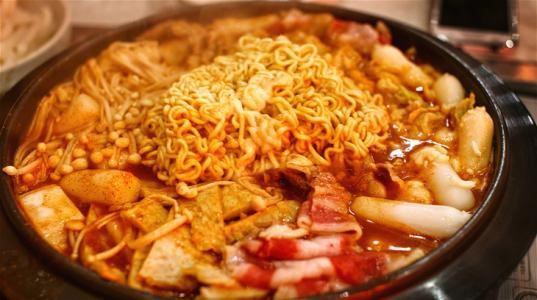 瓜娃子吃泡面视频,趣味视频带你领略泡面新吃法