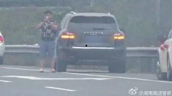 吃瓜群众看车祸,惊心动魄的瞬间