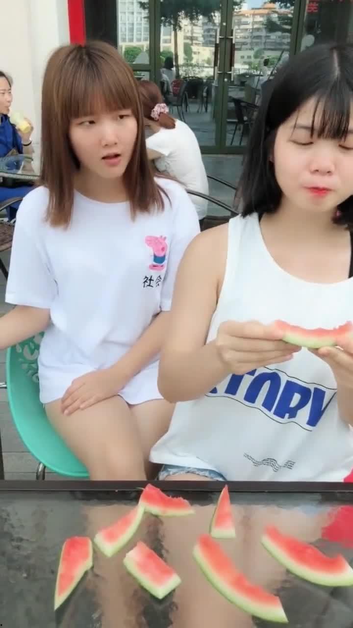 有没有美女吃瓜,揭秘娱乐圈的甜蜜与苦涩