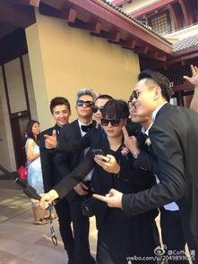 吃瓜自拍曝光伴郎团,网友热议